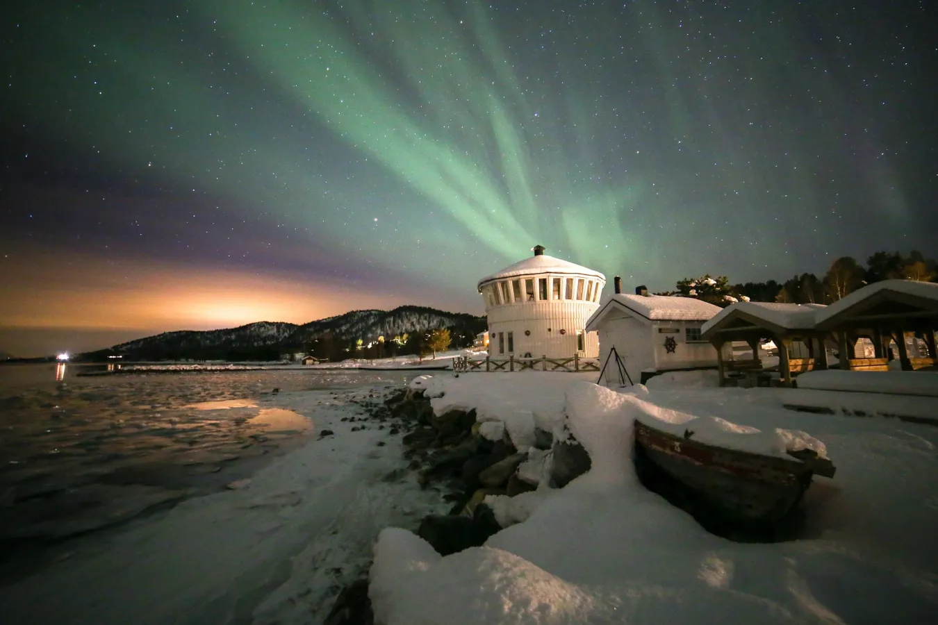 Northern Light over Fyrløkta Norwegian Wild